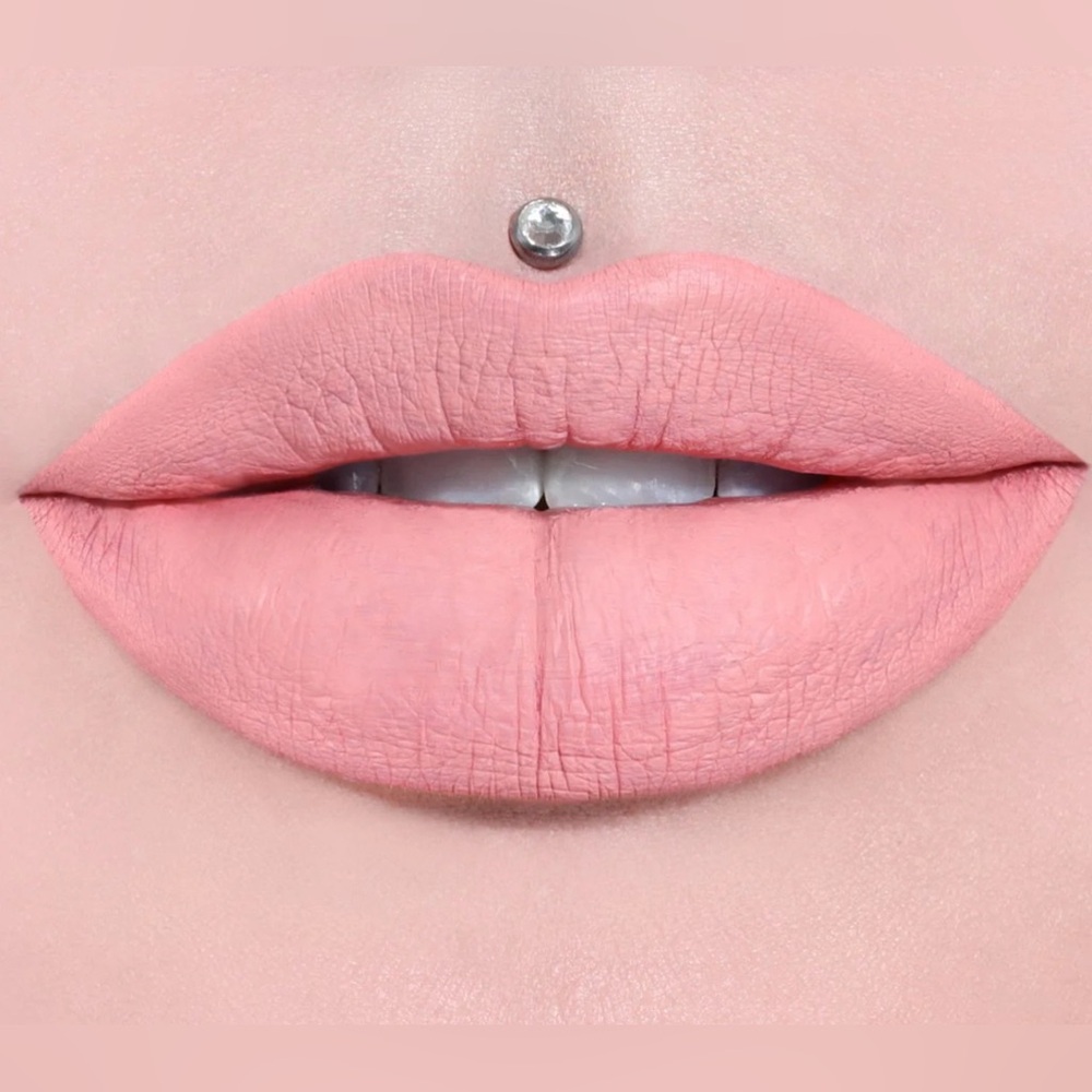 ONE IN STOCK‼️ BRAND NEW JEFFREE STAR VELOUR LIQUID LIPSTICKS (SKIN TIGHT)